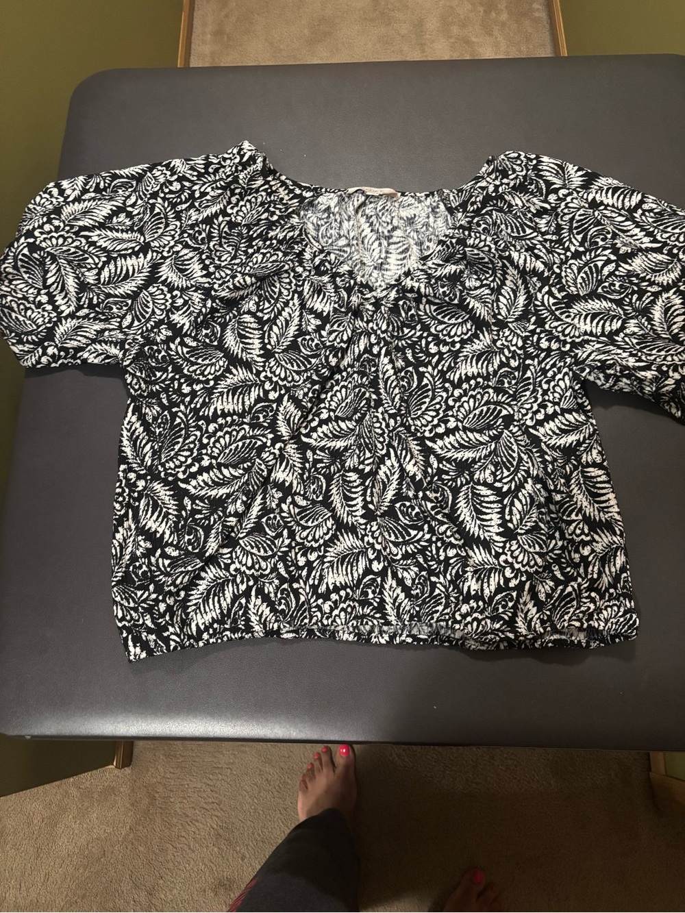 LOFT Black and White Leaf-Print Puff-Sleeve Blouse